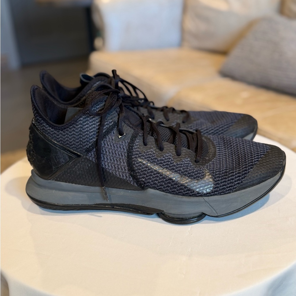 Nike Men’s LeBron Witness 4 Basketball Sneakers